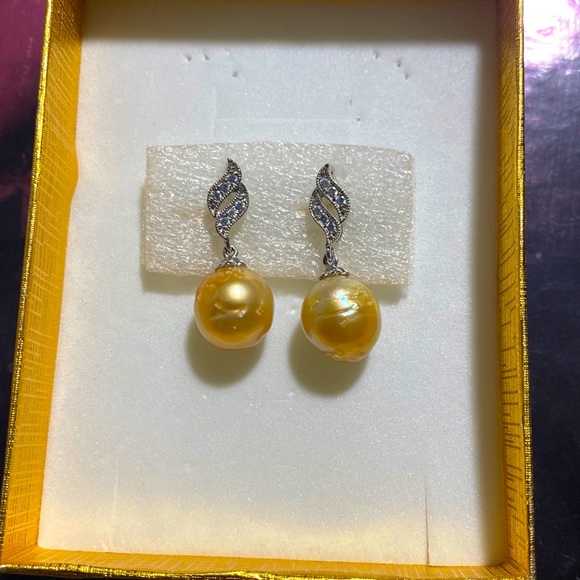 ❤️SALE✅  REAL South Sea GoldenPearl dangling in silverplated Swarovski Crystal - Picture 1 of 7